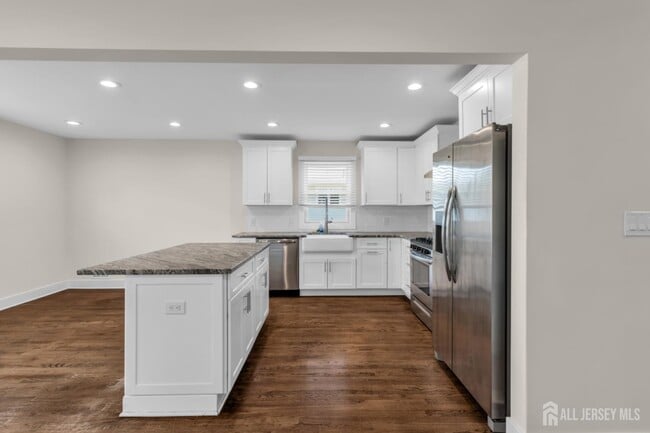 Building Photo - 36 Van Buren Ave