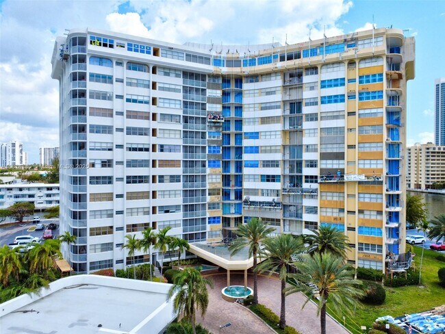Building Photo - 100 Golden Isles Dr