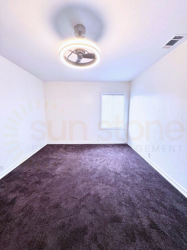 Building Photo - 1542 Meserve St