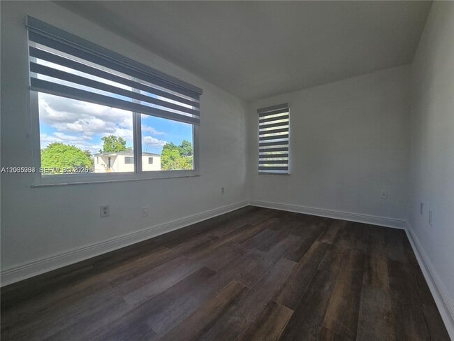 Building Photo - 6240 SW 21st St