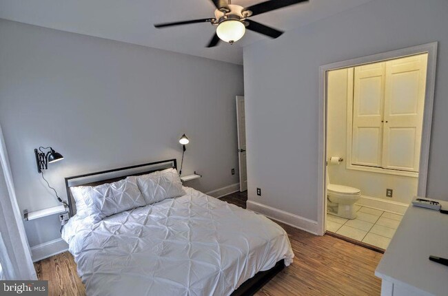 Building Photo - 1029 30th St NW