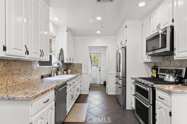 Building Photo - 2450 Bonnie Brae