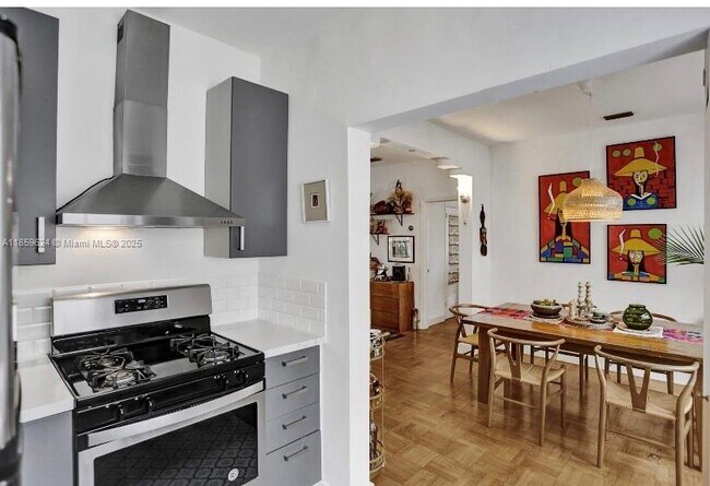 Primary Photo - 2921 Sheridan Ave
