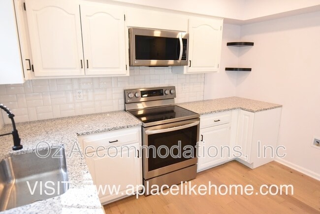 Building Photo - 14121 S Cottonwood Dr