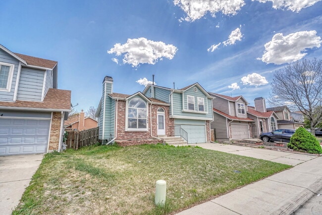 Building Photo - $2,595 - 3 Bed, 1 Bath Newly Renovated Hom...