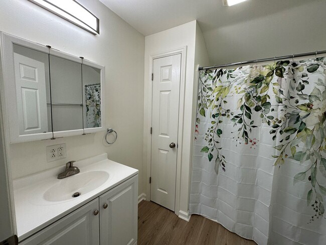 Building Photo - 2802 10th Ave