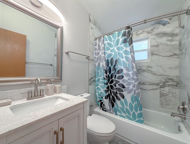 Building Photo - 1210 Carson Dr