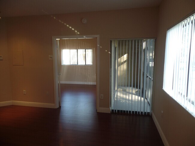 Building Photo - 2550 SW 18th Terrace