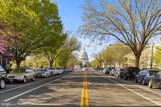 Building Photo - 1027 6th St NE