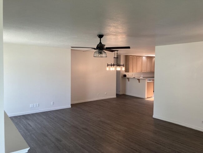 Building Photo - 3 Bed 2 Bath Single Level Patio Home