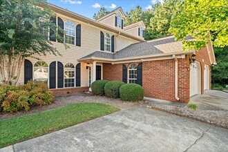 Building Photo - 1701 W Oak Dr