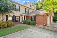 Building Photo - 1701 W Oak Dr