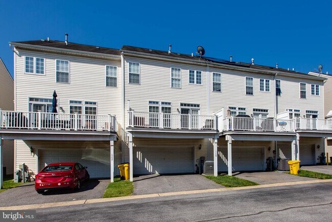 Building Photo - 1739 Theale Way