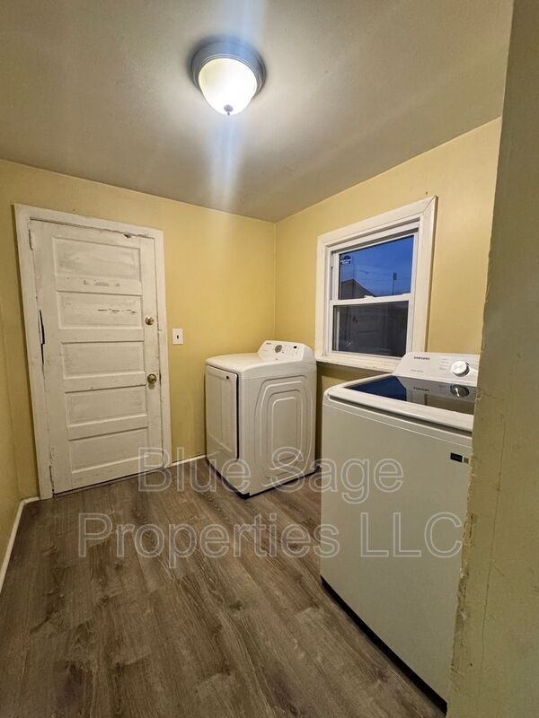 Building Photo - 906 Coates St