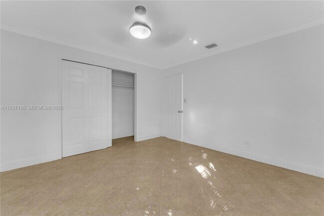 Building Photo - 5208 NE 5th Ave