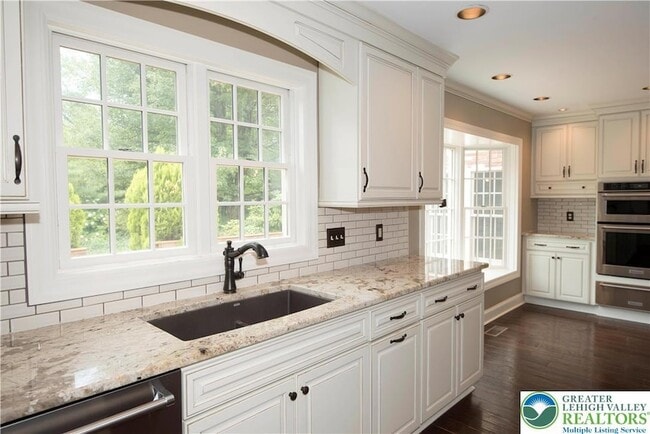 Building Photo - 1528 Wethersfield Dr