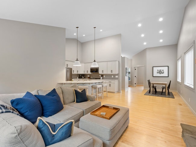 Building Photo - 1442 NE 18th Pl