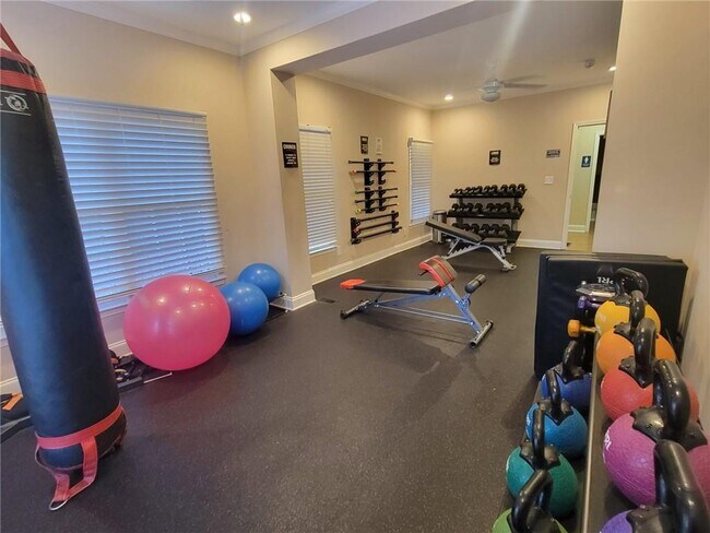 Building Photo - 23212 Plantation Dr NE