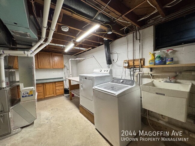 Building Photo - 2044 Magoffin Ave