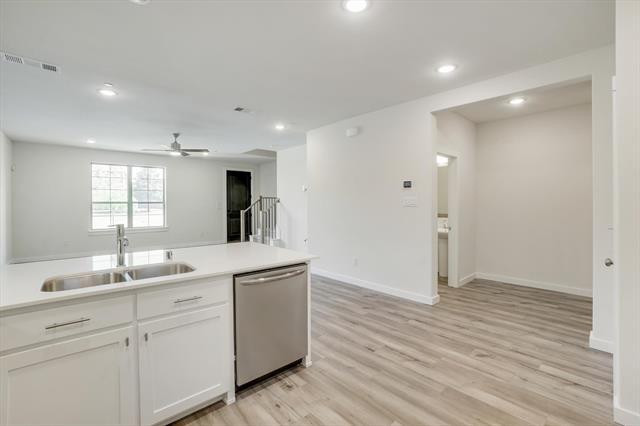Building Photo - 679 Watersedge Ct
