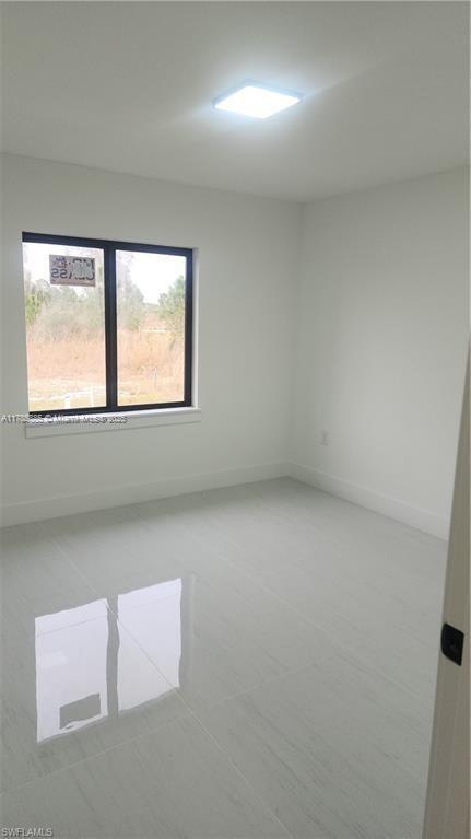 Building Photo - 915 Panda Dr