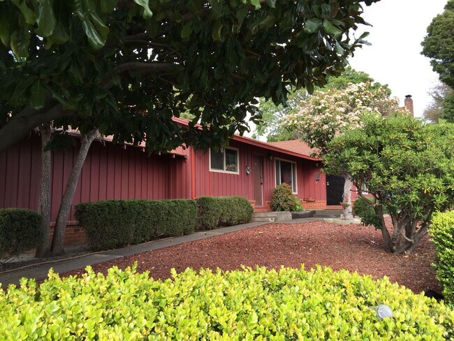 Building Photo - Vallejo, 842-844 Benicia Rd