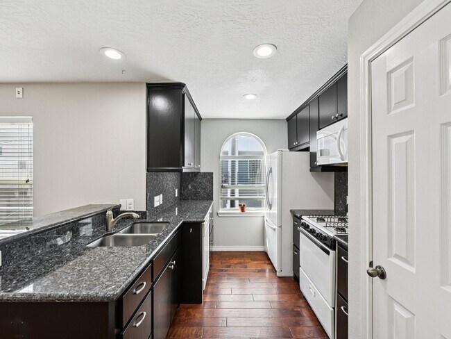 Building Photo - 1405 Bailey St