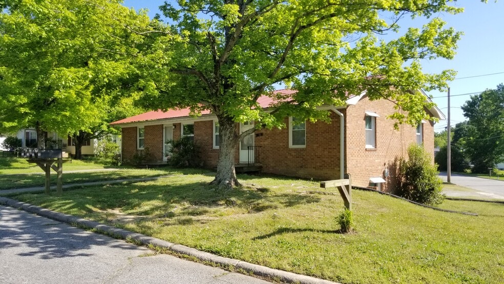 Building Photo - 303 Culbreth Ave