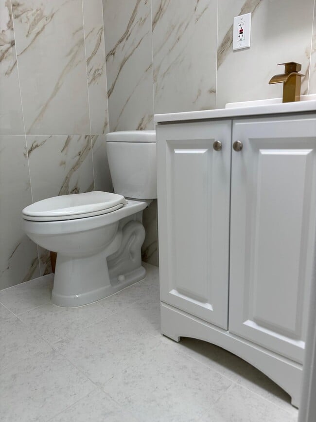 Building Photo - 12406 Dunks Ferry Rd