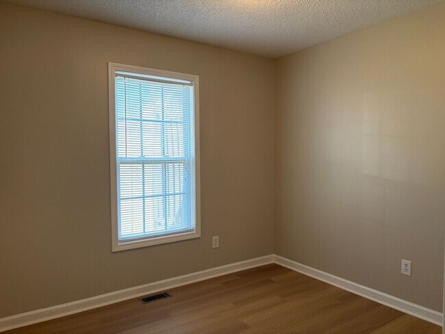 Building Photo - 3 Bedroom, 2 Bathroom House in Winston-Salem!