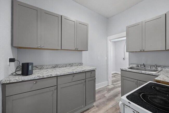 Building Photo - 1648 W 36th St
