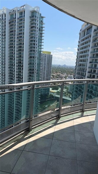 Building Photo - 350 S Miami Ave