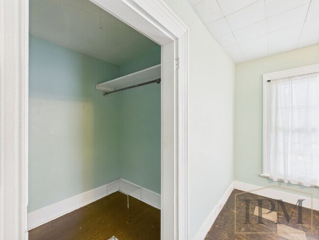 Building Photo - Available Now Beautiful 4 Bedroom Home with Garage, Central Air & Large Yard in York City.
