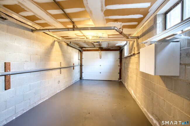 Building Photo - 25 Alexander St