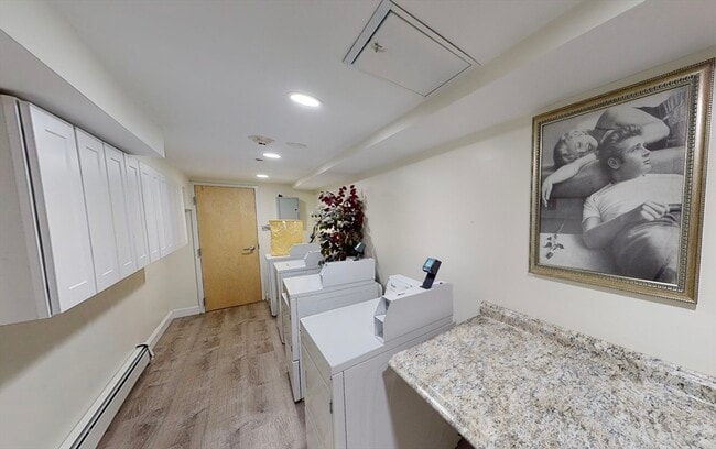 Building Photo - 9 Anderson St