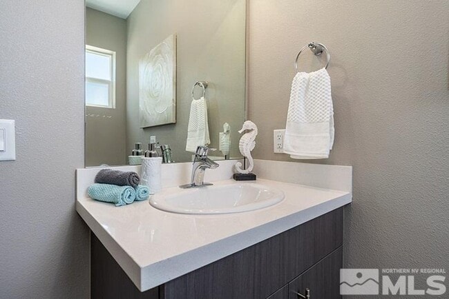 Building Photo - Modern Midtown Living