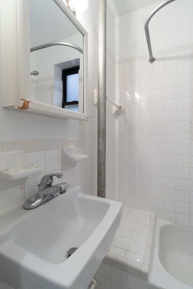 Building Photo - 1794 1st Ave