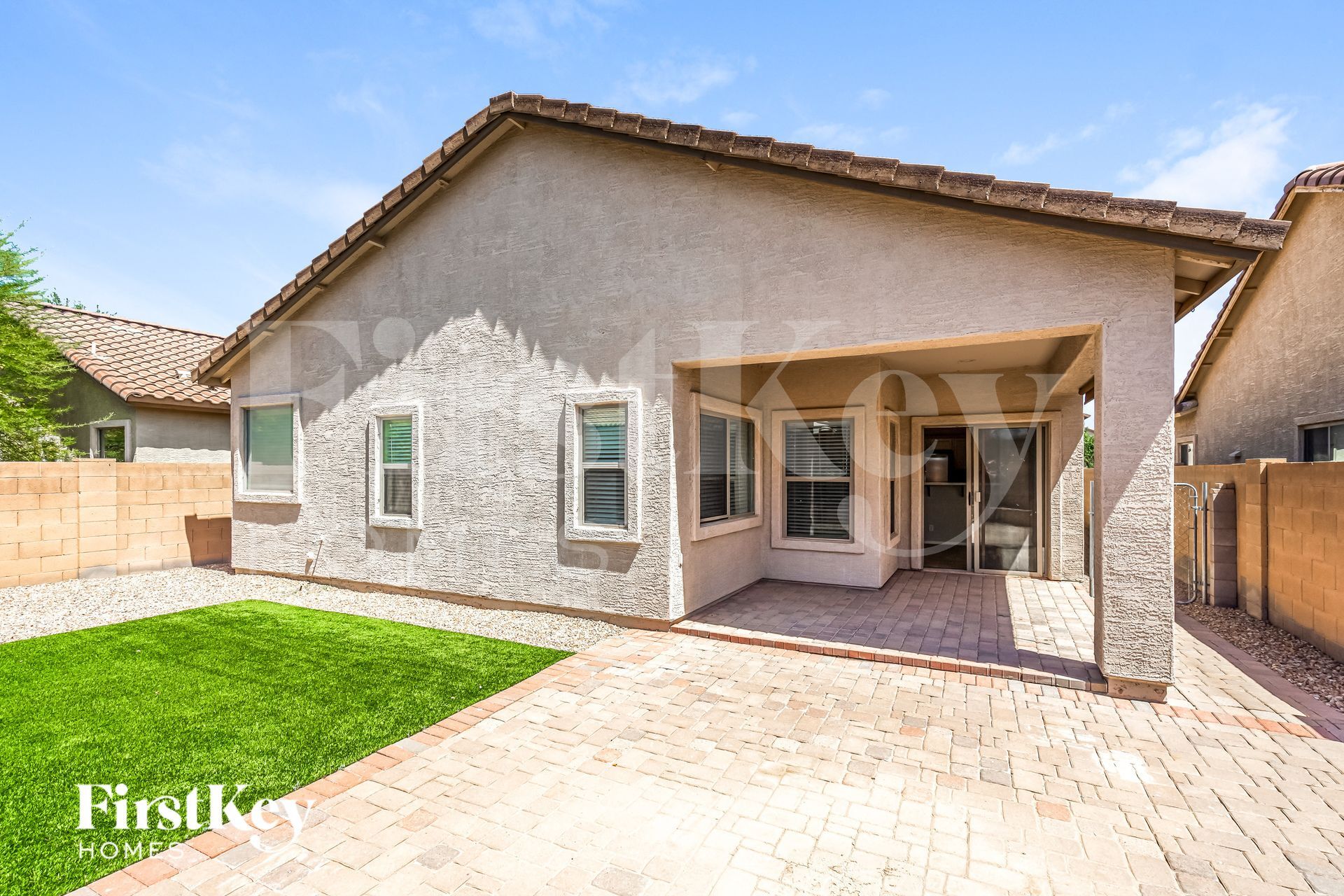 Building Photo - 931 W Oak Tree Ln