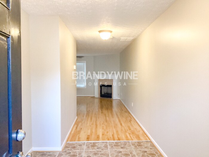 Building Photo - 687 Lakes Cir