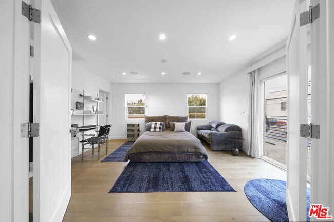 Building Photo - 848 N Las Palmas Ave