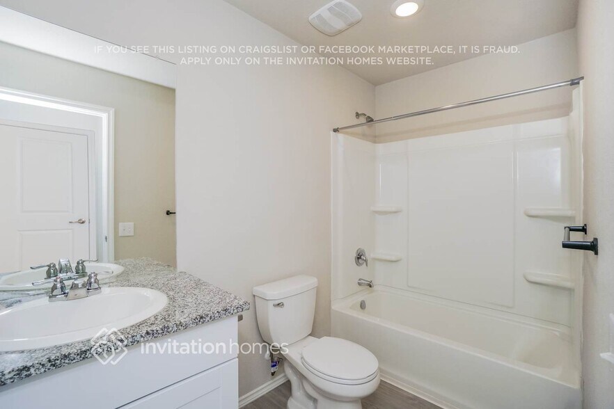 Building Photo - 703 Vermilion