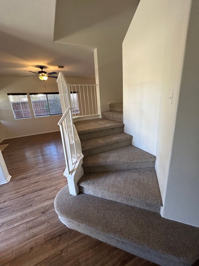 Building Photo - Cute, Clean and Cozy 3 Bedroom Condo w/Attached 2 Car Garage in Murrieta