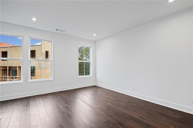 Building Photo - 201 New St