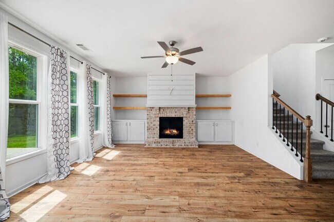 Building Photo - 2108 Charmond Dr