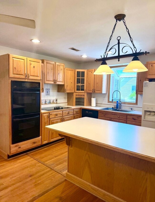 Building Photo - 5 Bed 2 Bath Home for Rent in Chesapeake!