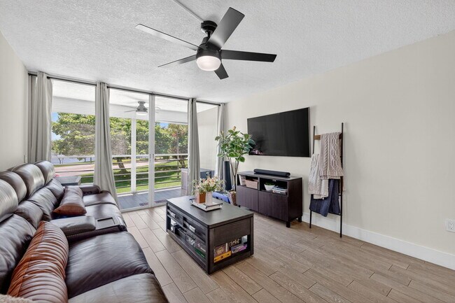 Building Photo - 9480 Tangerine Pl