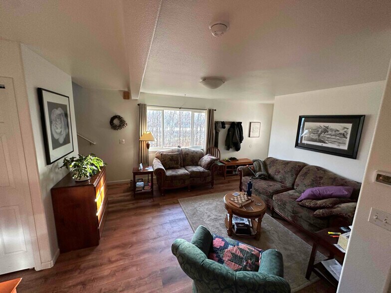 Building Photo - 3001 N Chandelle Ct