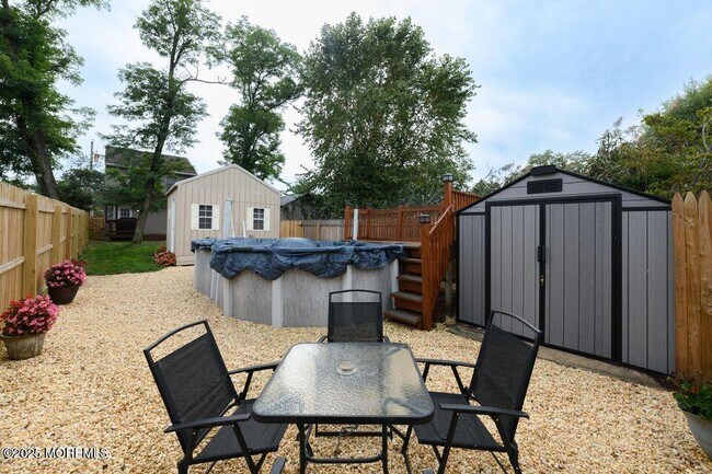 Building Photo - 127 Sixth St