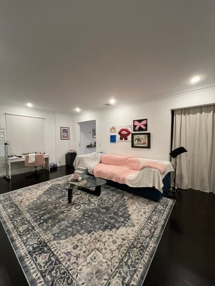 Primary Photo - 1424 N Crescent Heights Blvd