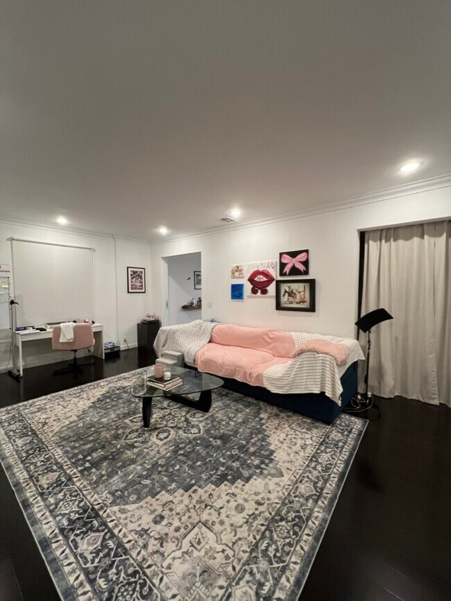 Building Photo - 1424 N Crescent Heights Blvd